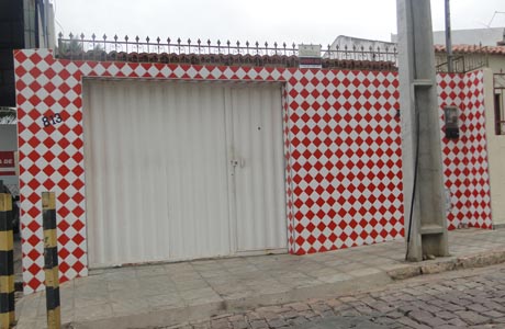 CLASSIFICADOS: VENDE-SE UMA CASA