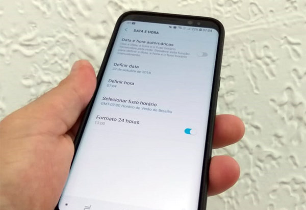 Operadoras adiantam relógios em uma hora e causam confusão