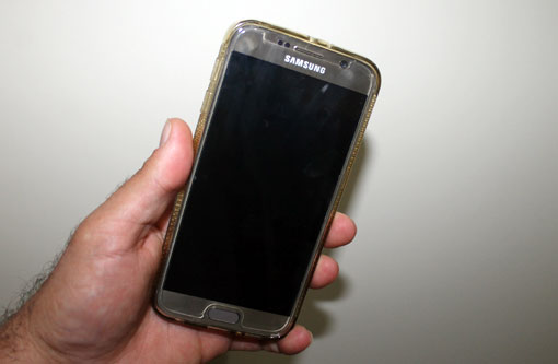 Consumidor pode pedir bloqueio de celular roubado informando número da linha