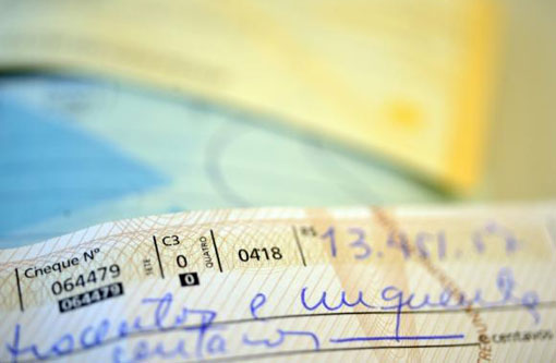 Juros do cheque especial atingem recorde de 315,7% ao ano