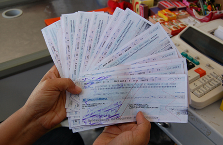 Nível de endividamento das famílias brasileiras bate recorde