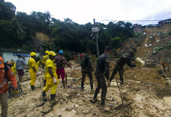 Chega a 100 o número de mortes devido às chuvas em Pernambuco