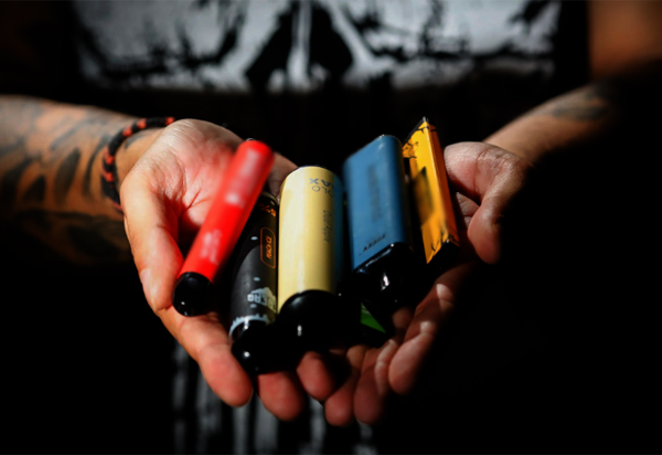 Anvisa recomenda que proibição da venda, importação e propaganda de cigarros eletrônicos seja mantida no país