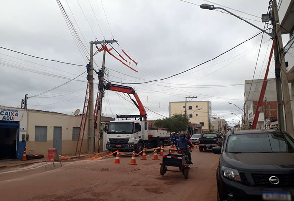Barra da Estiva: moradores e comerciantes tem prejuízos após desligamento de energia sem aviso realizado pela Coelba