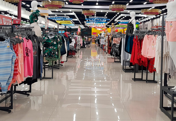 Confiança do Comércio recua 0,2 ponto em janeiro, diz FGV