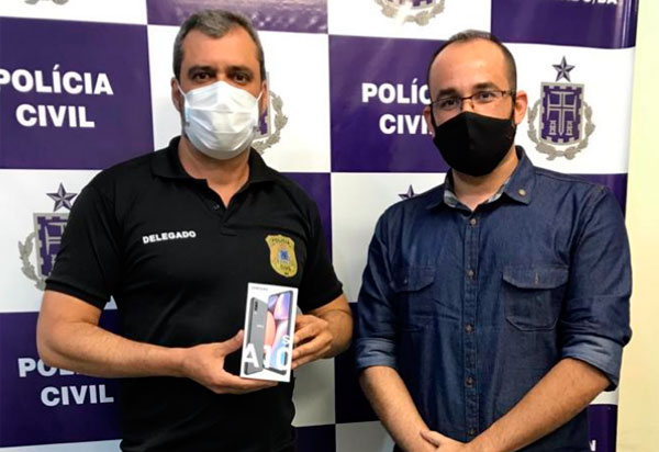 Brumado: CONSEG entrega celular para implantação do projeto 'Delegacia Online'