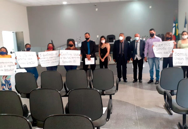 Aracatu: Concursados usam Tribuna Livre do Legislativo em busca dos seus direitos