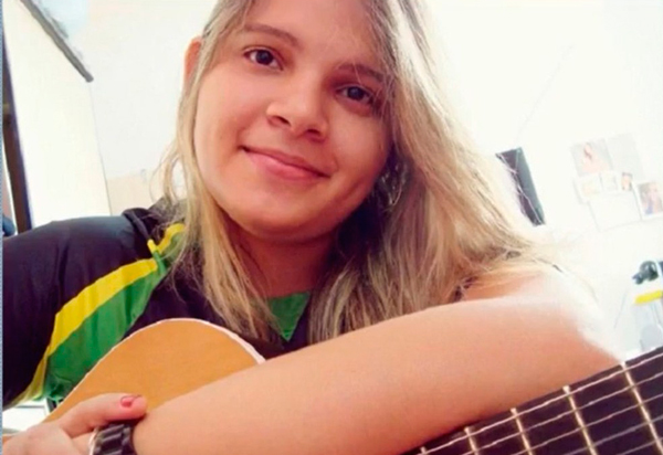 Aos 26 anos, morre cantora e compositora Lanna Rizzi por complicações da Covid-19