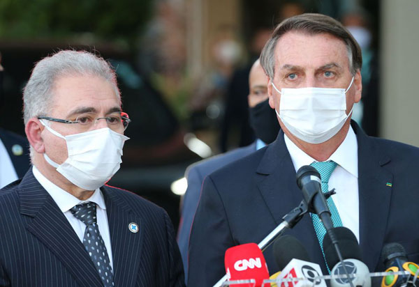 Governo formaliza contrato com Fiocruz para vacina de Oxford