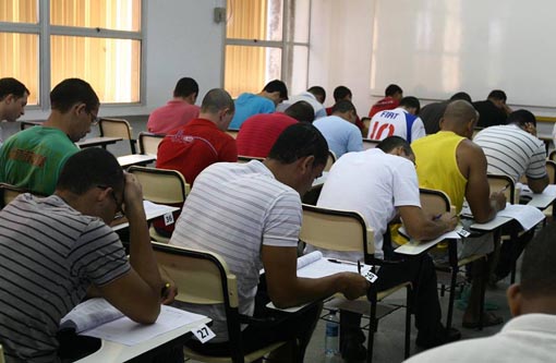 Jaques Wagner assina decreto que garante 30% das vagas de concursos públicos à população negra