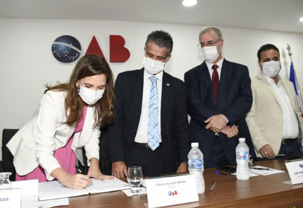 Daniela Borges é empossada primeira presidente mulher no ano em que OAB-BA completa 90 anos