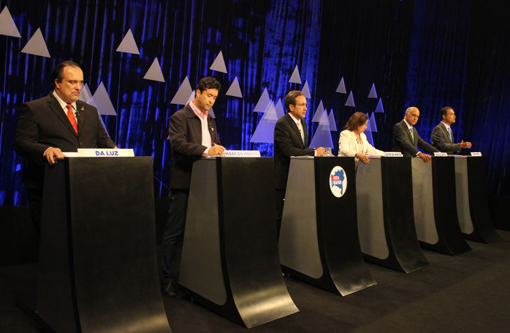 Eleições 2014: Candidatos trocam acusações no debate da TV Aratu