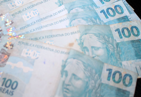 Décimo terceiro deve injetar R$ 214 bi na economia do país, diz Dieese