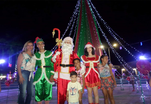 Brumado: visite a decoração natalina sustentável na Praça da Prefeitura