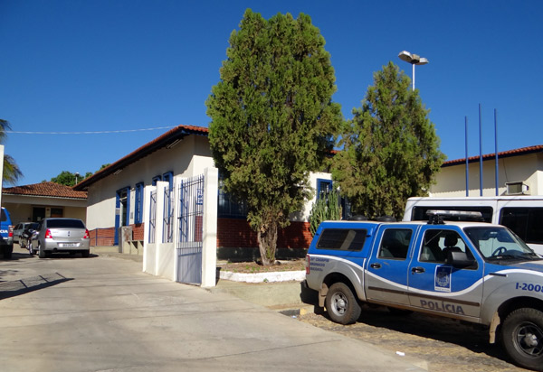 Assaltantes invadem residência em Brumado e roubam R$ 41 mil e joias