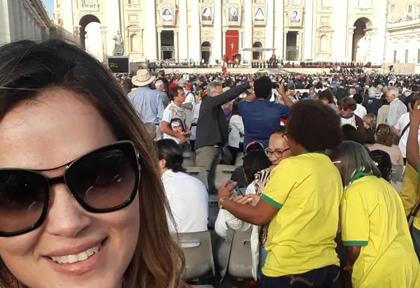 Empresária brumadense participa da cerimônia de canonização da Santa Dulce dos Pobres, em Roma