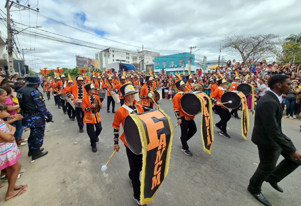 Brumado: Desfile Cívico Militar marca 200 anos da Independência do Brasil