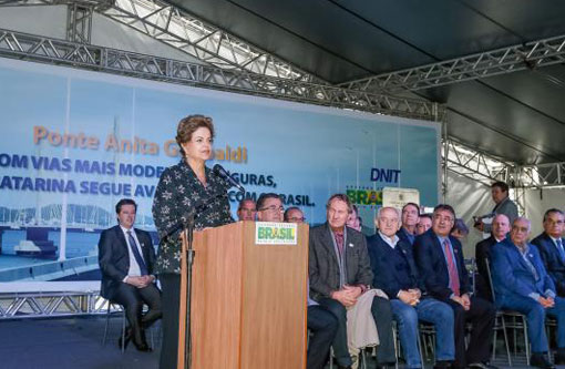 Dilma reconhece crise, mas diz que Brasil vai voltar a crescer