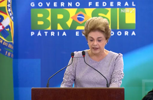 'Golpe está em curso e jamais renunciarei', diz Dilma