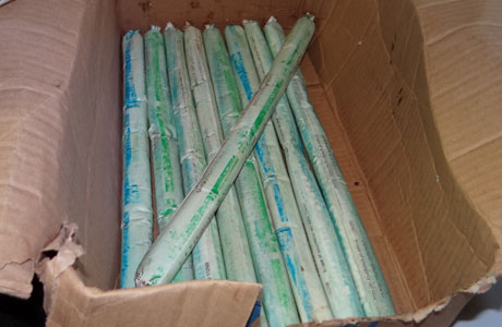 Conquista: Dinamite, celulares e drogas são achados em presídio