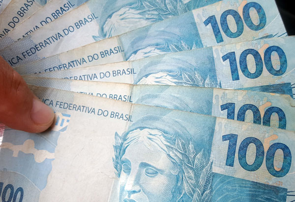 Beneficiários com NIS de final 8 recebem Auxílio Brasil