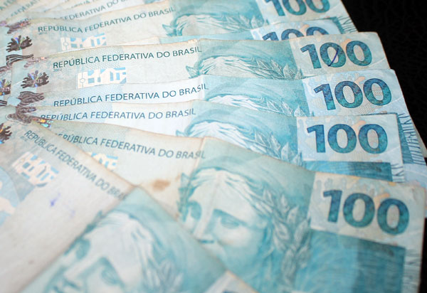 47% dos jovens da Geração Z não realizam o controle das finanças, aponta pesquisa CNDL/ SPC Brasi