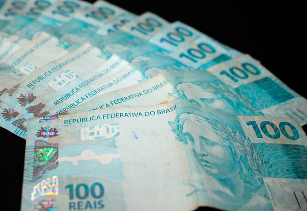 Somente 9% dos brasileiros conseguem pagar despesas de início de ano com o que recebem, mostra levantamento da CNDL/SPC Brasil