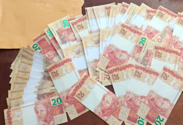 Polícia apreende dinheiro falso em Macaúbas