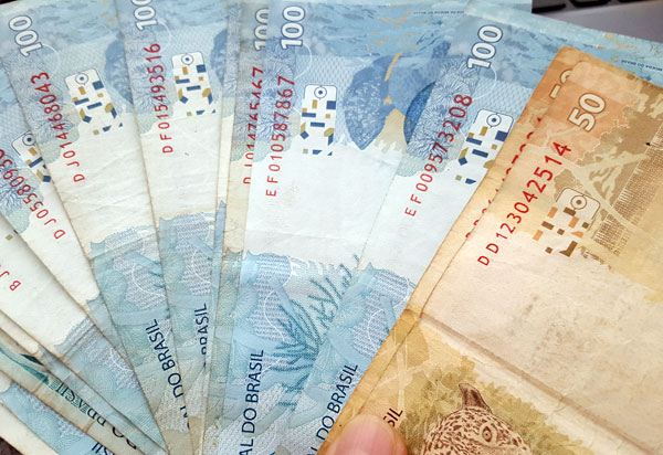 Em ritmo de desaceleração, inadimplência chega a 62,6 milhões de pessoas no mês de abril, apontam CNDL/SPC Brasil