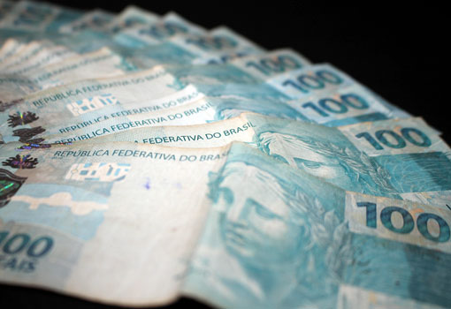 Estimativa de valor para o salário-mínimo, em 2018, passa de R$ 979 para R$ 965