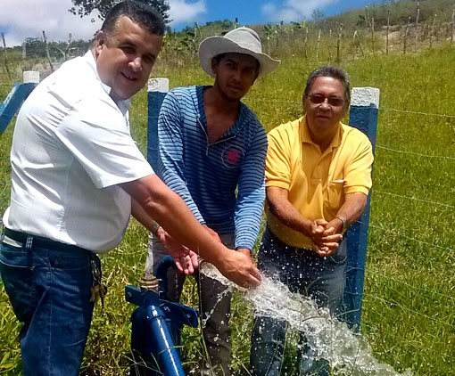 Barra da Estiva: Prefeito Dinho entrega sistema de abastecimento de água na comunidade de Riacho das Pedras