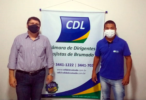 Gerente de Desenvolvimento do Sudoeste do DESENBAHIA visita CDL de Brumado com ofertas de contratos para Brumado