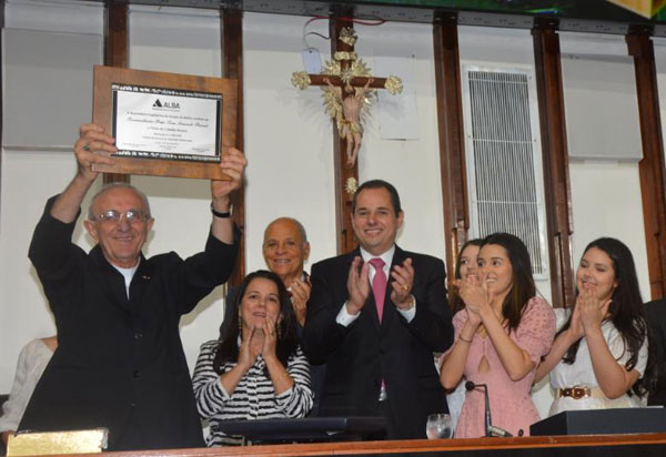 Diocese de Livramento: Dom Armando Bucciol recebe do Legislativo o Título de Cidadão Baiano