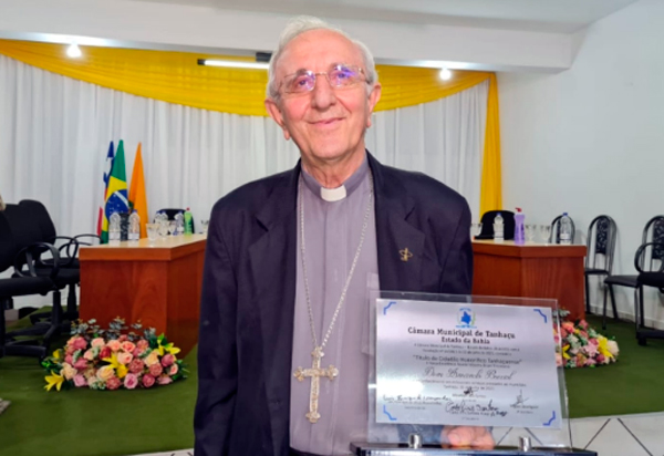 Bispo Diocesano Dom Armando Bucciol recebeu título de Cidadão Honorifico Tanhaçuense