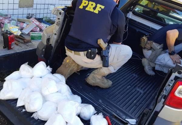 Homem que ia de Brumado para Salvador foi preso com 59 Kg de maconha e 28 Kg de cocaína