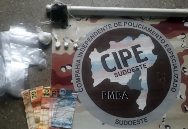 Brumado: mulher suspeita de tráfico de drogas é detida no Bairro Baraúnas 