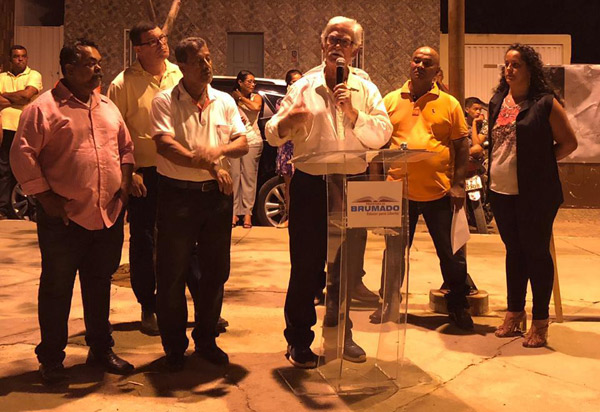 Prefeitura de Brumado realiza assinatura da ordem de serviços para implantação e modernização do campo da Vila Presidente Vargas 
