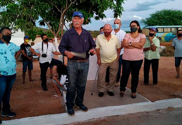 Prefeitura de Brumado entrega asfalto no Distrito de Cristalândia