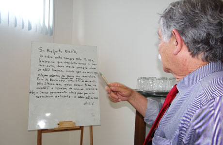 NO QUADRO: EDUARDO DEIXA MENSAGEM PARA AGUIBERTO