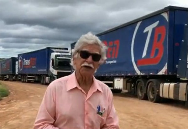 Brumado: três carretas com placas de energia solar chegaram a cidade e instalação já se iniciou nas escolas municipais