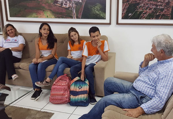 Brumado: alunos de Escola em Tempo Integral se reúnem com prefeito para apresentar melhorias e parabenizar pela iniciativa