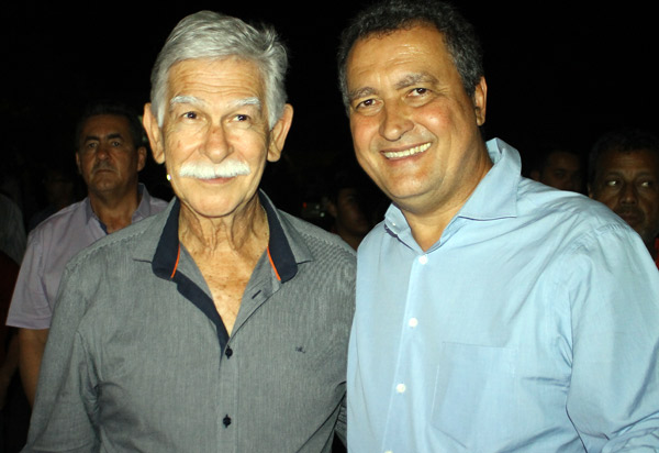 Prefeito de Brumado comemora obra que levará água para região do distritos de Samambaia e Ubiraçaba