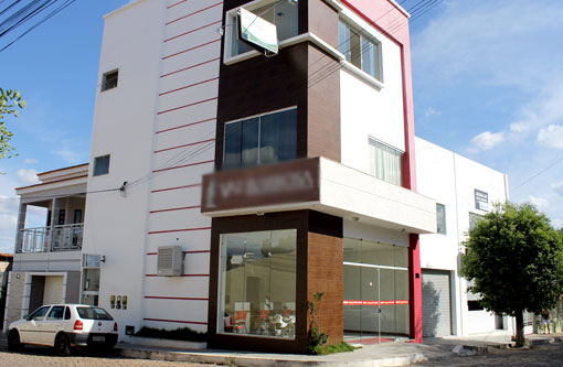 Brumado: Bandido assalta escritórios de advocacia em sequência e exigiu que secretária tirasse a roupa ela resistiu