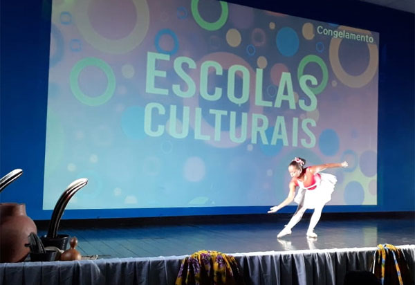 Projeto Escolas Culturais é implantado em Brumado com apresentações artísticas e culturais