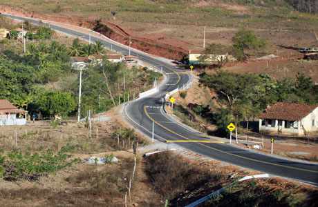 Sudoeste: Wagner entrega obras de pavimentação na BA-156