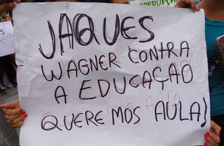 GREVE: ESTUDANTES MANIFESTARAM EM BRUMADO