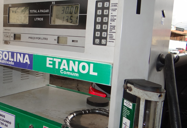 Troca de gasolina por etanol pode não ser vantajosa para o consumidor