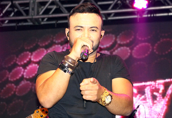 Cantor Fann Estourado fará show na caminhada Passos que Salvam em Brumado