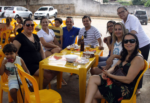 Brumado: foi realizada a 2ª Feijoada da Amizade, evento beneficente em prol do Projeto Autismo