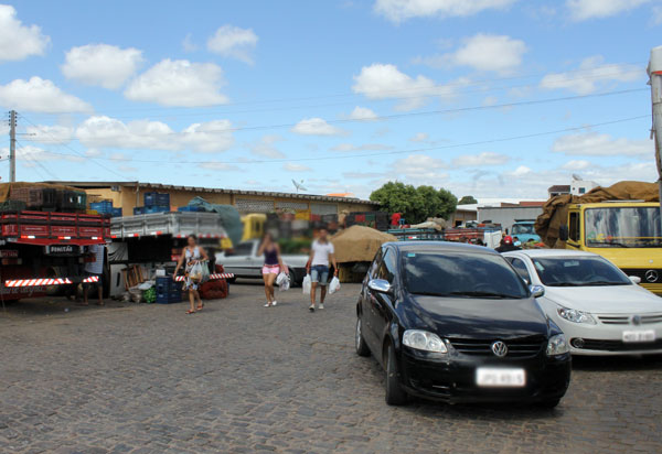 Brumado: mototaxistas, feirantes e trabalhadores do Mercado Municipal promovem protesto contra zona azul